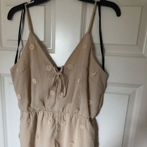 Nude flowered Romper ✨